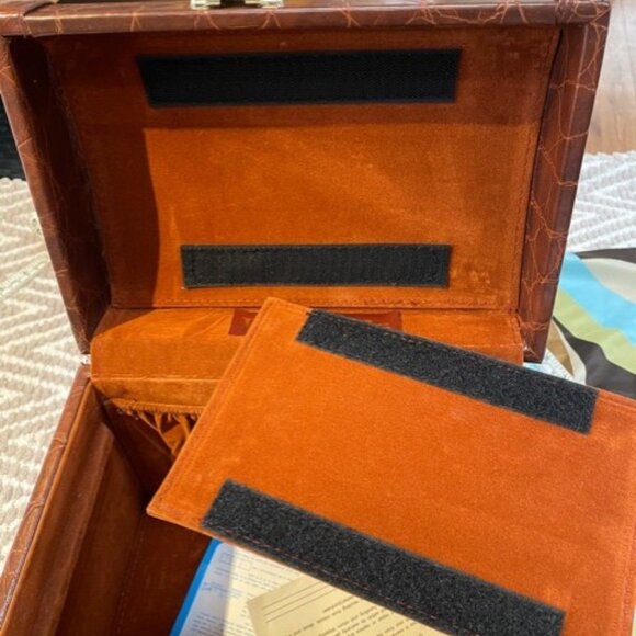 Nice! Bentony 1990's Alligator Embossed Travel Makeup Case with Lock  (NWOT) - Picture 16 of 16